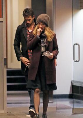 blake-lively-ryan-reynolds-drop-by-moms-home-03.jpg
