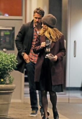blake-lively-ryan-reynolds-drop-by-moms-home-09.jpg