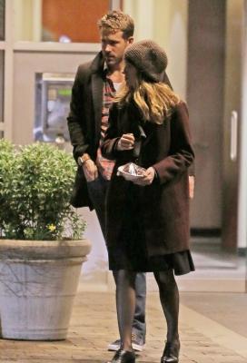 blake-lively-ryan-reynolds-drop-by-moms-home-10.jpg