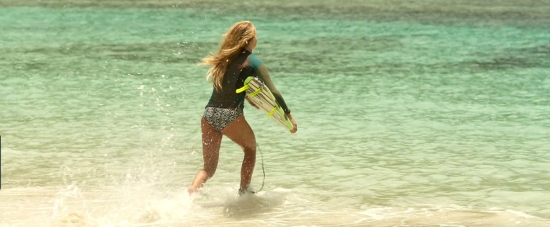 theshallows-blakelively-00488.jpg