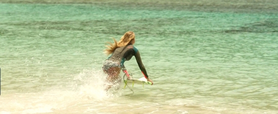 theshallows-blakelively-00489.jpg