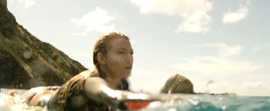 theshallows-blakelively-00502.jpg