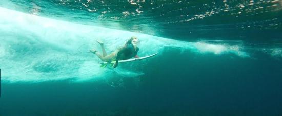 theshallows-blakelively-00763.jpg