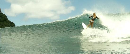 theshallows-blakelively-00778.jpg