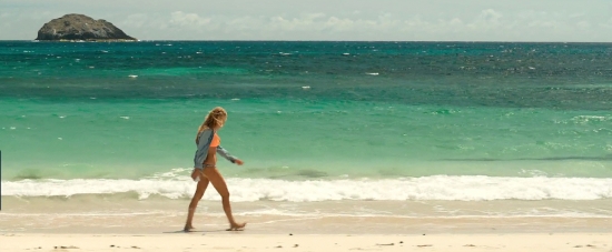 theshallows-blakelively-01021.jpg
