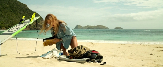 theshallows-blakelively-01023.jpg