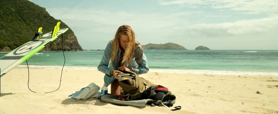 theshallows-blakelively-01024.jpg