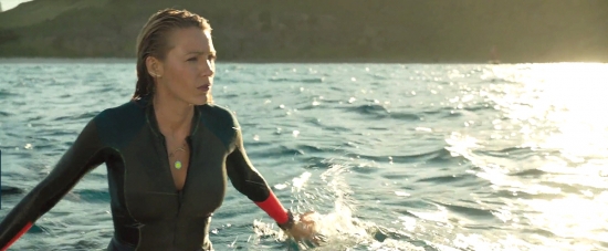 theshallows-blakelively-01113.jpg