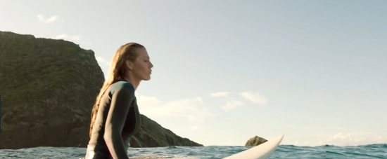 theshallows-blakelively-01166.jpg