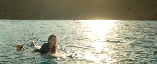 theshallows-blakelively-01196.jpg