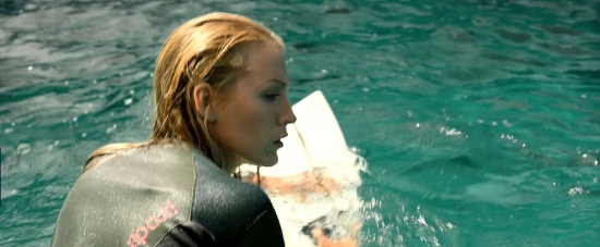 theshallows-blakelively-01204.jpg
