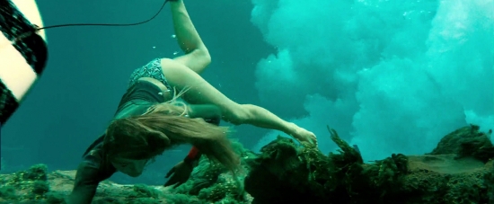 theshallows-blakelively-01327.jpg
