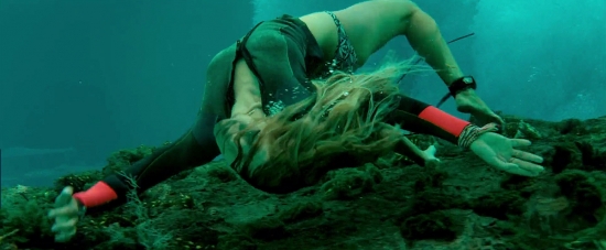theshallows-blakelively-01330.jpg