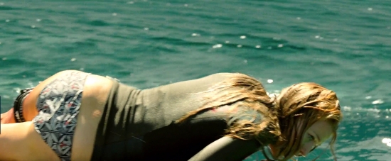 theshallows-blakelively-01655.jpg