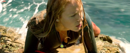 theshallows-blakelively-01658.jpg