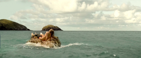 theshallows-blakelively-01972.jpg