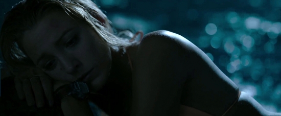 theshallows-blakelively-02027.jpg