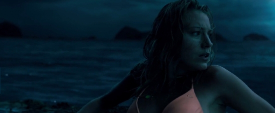 theshallows-blakelively-02059.jpg