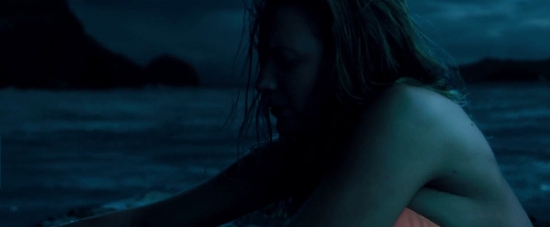 theshallows-blakelively-02106.jpg