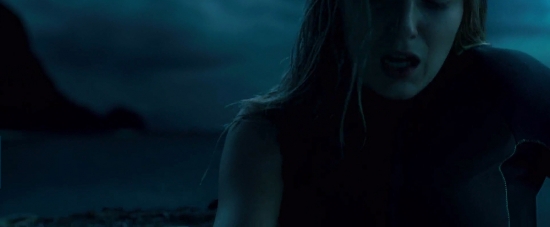 theshallows-blakelively-02164.jpg