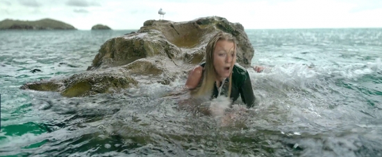 theshallows-blakelively-02917.jpg
