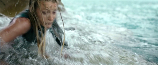 theshallows-blakelively-02946.jpg