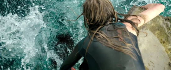 theshallows-blakelively-02985.jpg