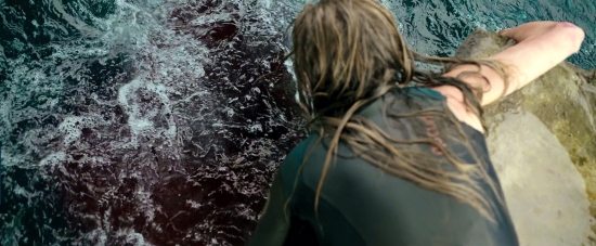 theshallows-blakelively-02987.jpg