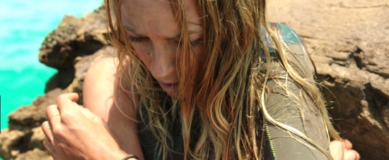 theshallows-blakelively-03019.jpg