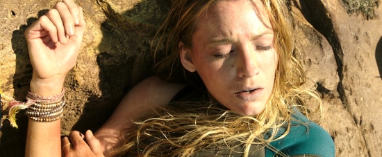 theshallows-blakelively-03041.jpg