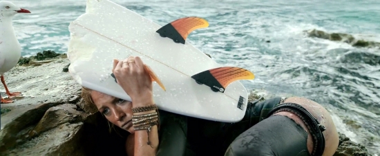 theshallows-blakelively-03075.jpg