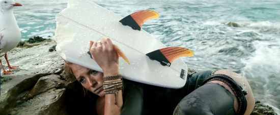 theshallows-blakelively-03076.jpg