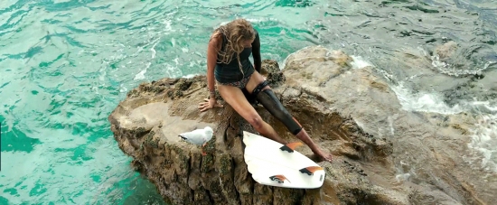theshallows-blakelively-03115.jpg