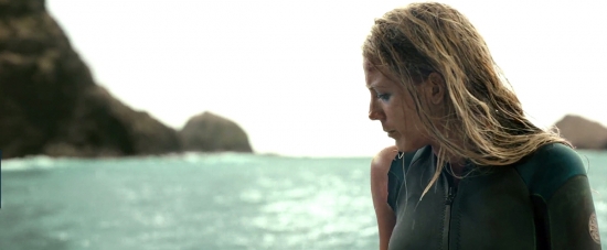 theshallows-blakelively-03122.jpg