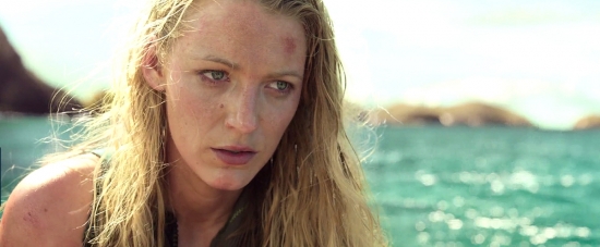 theshallows-blakelively-03222.jpg