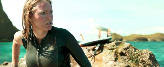 theshallows-blakelively-03226.jpg