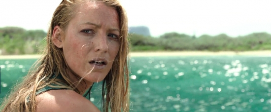 theshallows-blakelively-03455.jpg