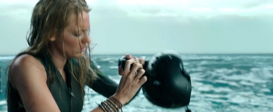 theshallows-blakelively-03717.jpg