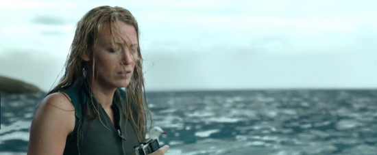 theshallows-blakelively-03724.jpg