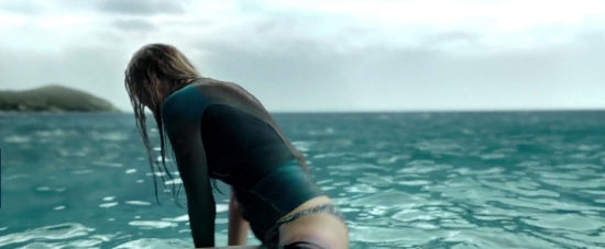 theshallows-blakelively-03777.jpg