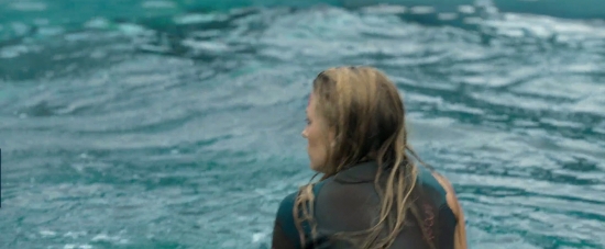 theshallows-blakelively-03844.jpg