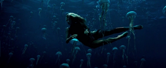 theshallows-blakelively-03874.jpg