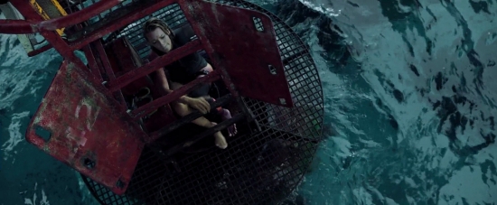 theshallows-blakelively-03994.jpg