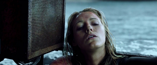 theshallows-blakelively-04014.jpg