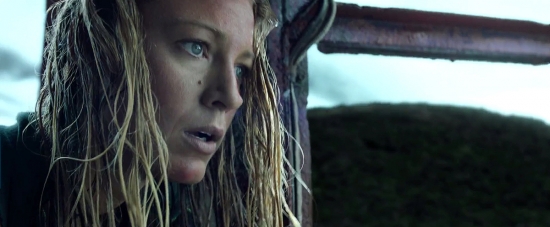 theshallows-blakelively-04066.jpg