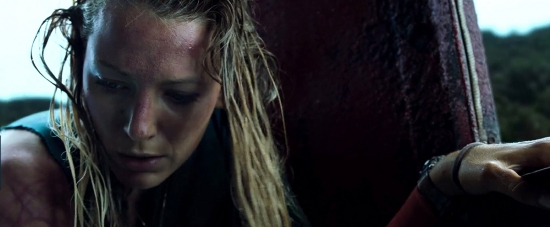 theshallows-blakelively-04084.jpg