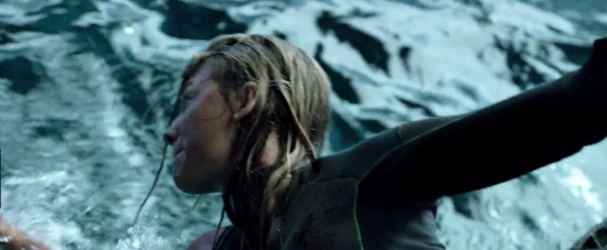 theshallows-blakelively-04102.jpg