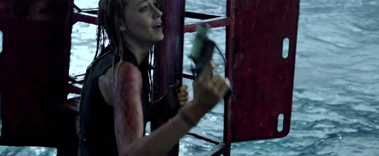 theshallows-blakelively-04111.jpg