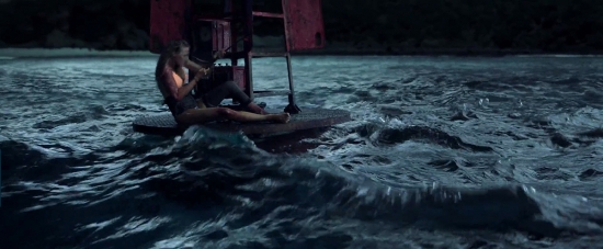 theshallows-blakelively-04306.jpg