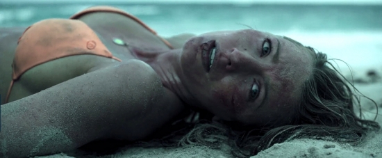 theshallows-blakelively-04698.jpg